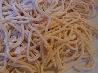 Spaghetti mit Räucherlachs und Zitronenpesto - Rezept - Bild Nr. 4