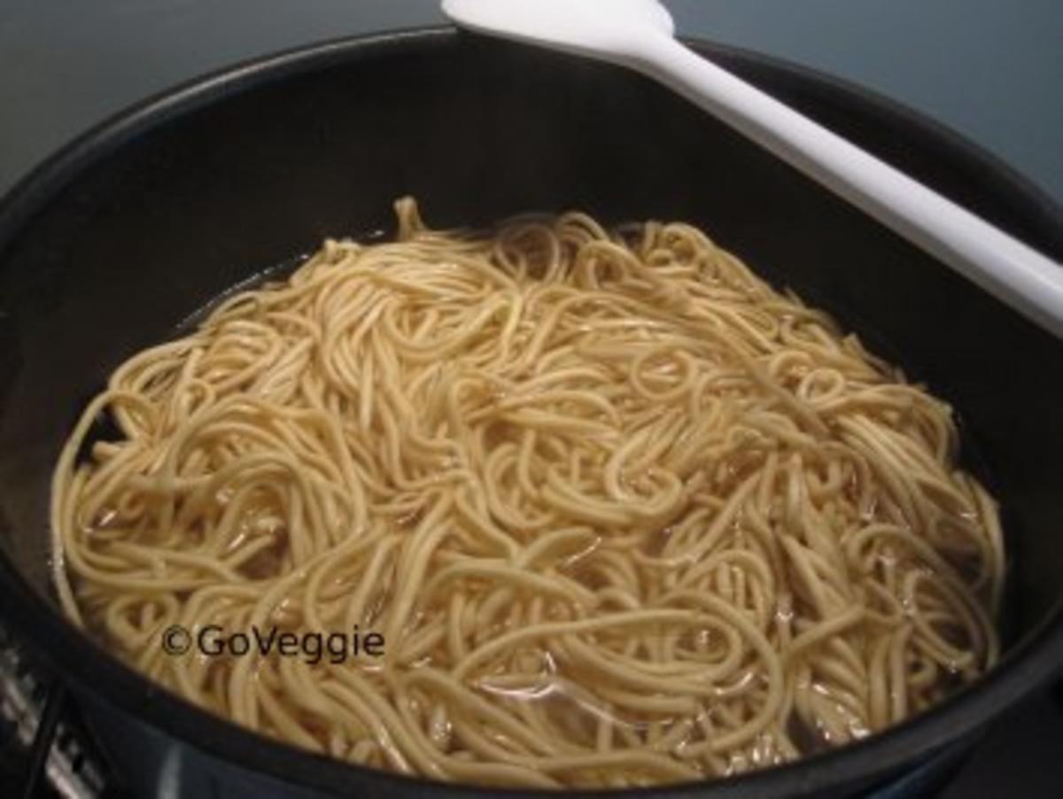 Mie-Nudeln mit Currypilzen - Rezept - Bild Nr. 4