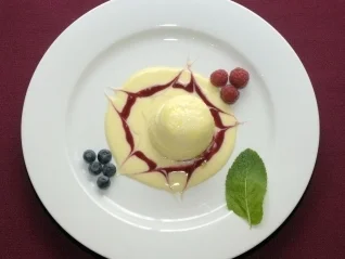 Quarksoufflee mit Vanille und Waldfrüchten (Patrick Bach) - Rezept