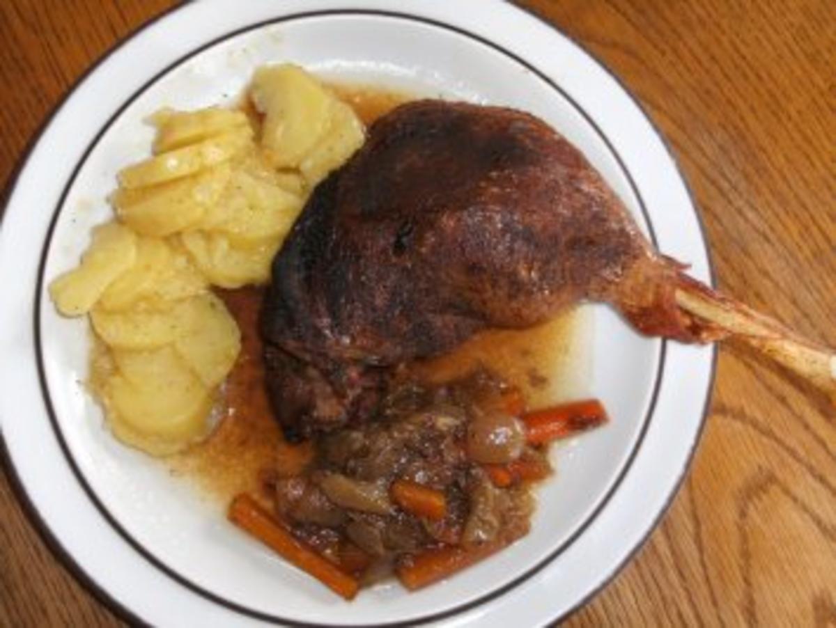 Fleisch: Gänsekeule geschmort - Rezept - kochbar.de