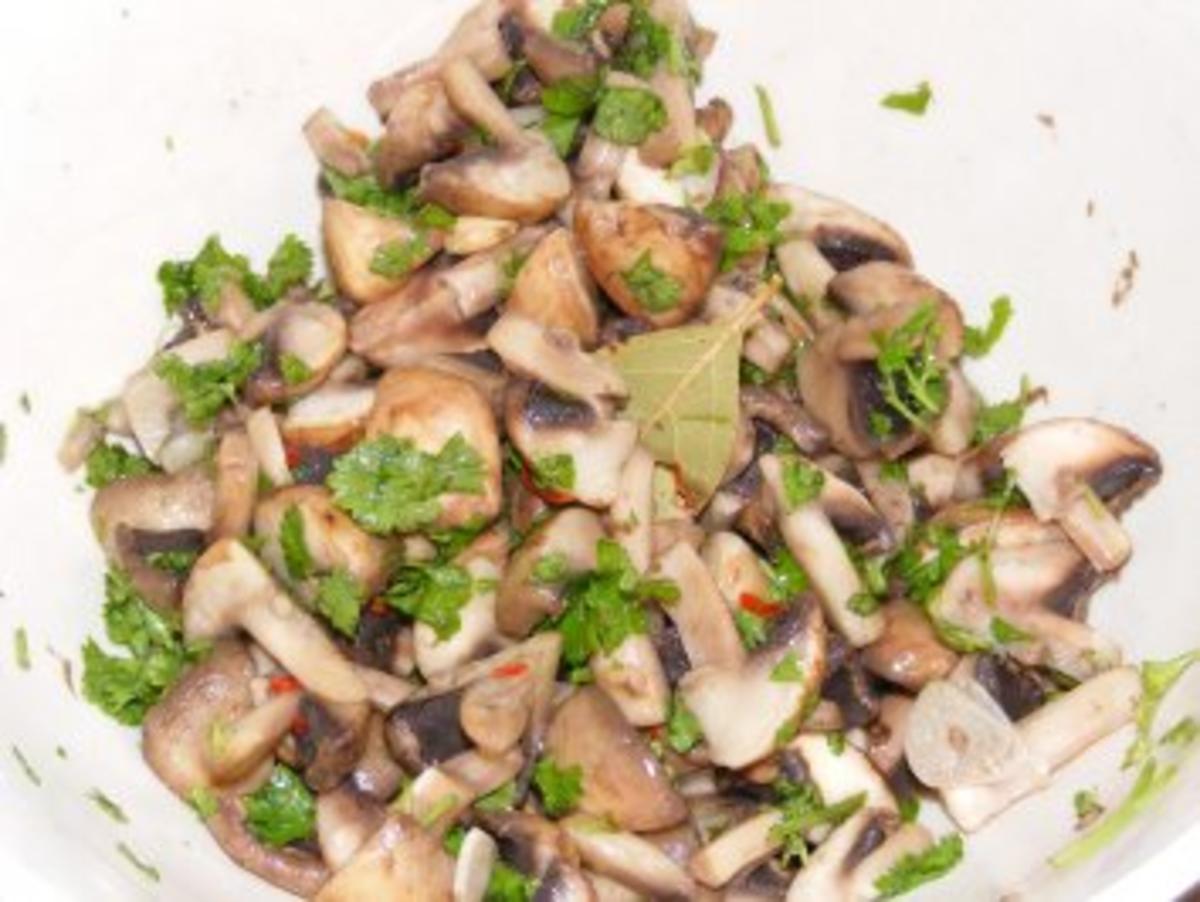 Bilder für Champignonsalat mit Olivenöl extra vergine und Champignons braun Rezept