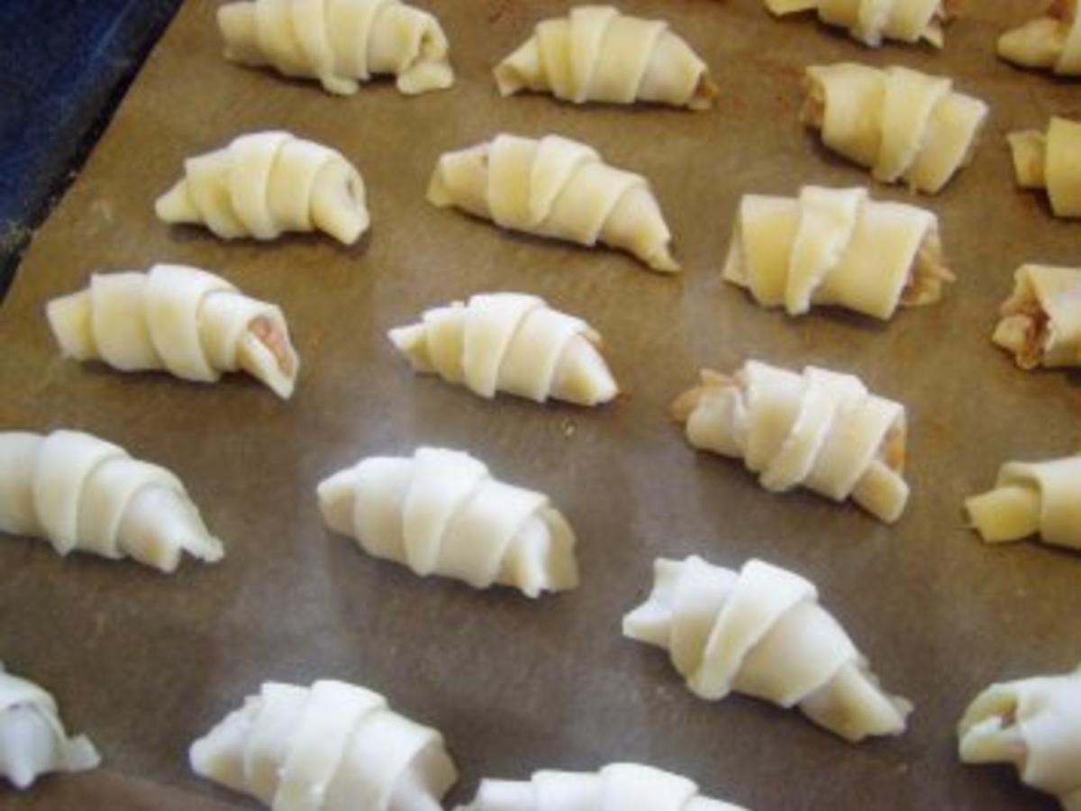 -Gebäck- Frischkäsehörnchen mit Apfelfüllung - Rezept - kochbar.de