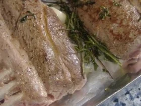 Lammcarre mit Mandel-Nuss-Kruste auf Tomaten-Bohnengemüse - Rezept - Bild Nr. 3