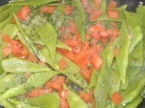 Lammcarre mit Mandel-Nuss-Kruste auf Tomaten-Bohnengemüse - Rezept - Bild Nr. 5