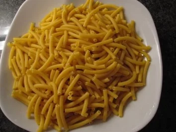 Makkaroni mit Paprika-Hüttenkäse-Sauce - Rezept - Bild Nr. 3