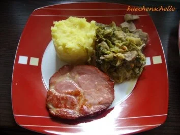 Rahmwirsing mit Champignons, dazu Kartoffelstampf und Kassler - Rezept