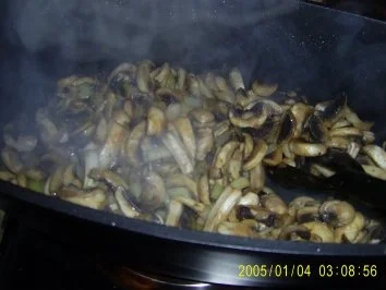 Schweinsbraten in einer Champignon-Rotwein-Soße - Rezept - Bild Nr. 5