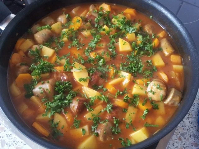 Blitzgulasch mit Würstchen & Gemüse - Rezept - Bild Nr. 3