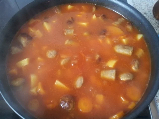 Blitzgulasch mit Würstchen & Gemüse - Rezept - Bild Nr. 5