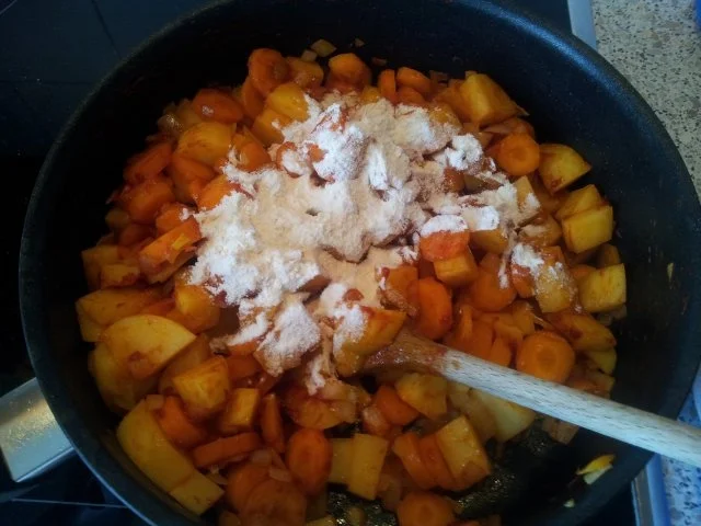 Blitzgulasch mit Würstchen & Gemüse - Rezept - Bild Nr. 6