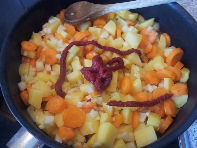 Blitzgulasch mit Würstchen & Gemüse - Rezept - Bild Nr. 7