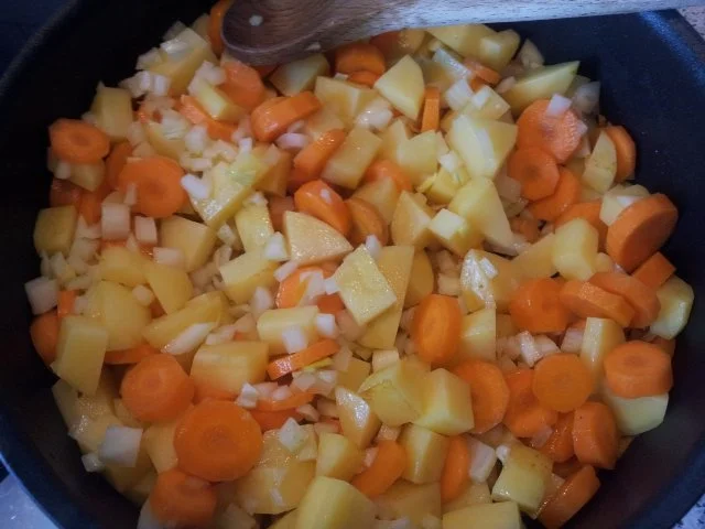 Blitzgulasch mit Würstchen & Gemüse - Rezept - Bild Nr. 8