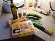 Putenschnitzel im Spaghetti Nest – Möhren und Zucchini Gemüse - Rezept