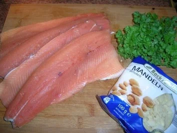 Forellenfilets mit Mandelkruste an grünem Spargel und Rote Beete Reis - Rezept - Bild Nr. 4