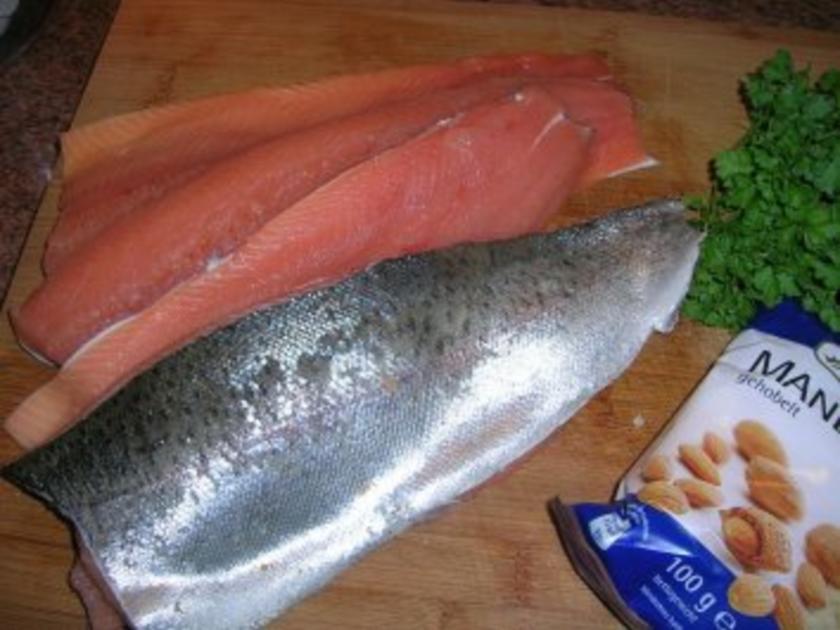 Forellenfilets mit Mandelkruste an grünem Spargel und Rote Beete Reis ...