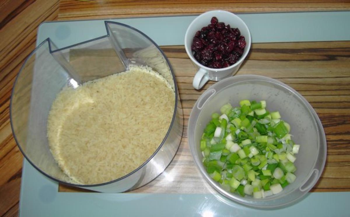 Limetten-Hähnchenspieße auf Cranberry-Minz-Reis - Rezept - Bild Nr. 3