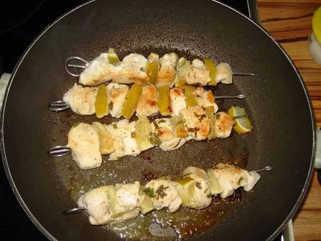 Limetten-Hähnchenspieße auf Cranberry-Minz-Reis - Rezept - Bild Nr. 4