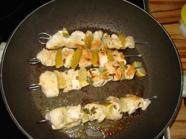 Limetten Hähnchenspieße auf Cranberry Minz Reis - einfach - 96 kcal/100g