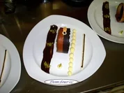 Joghurtmousse an Erdbeersalat mit altem Balsamico und Mandeln - Rezept