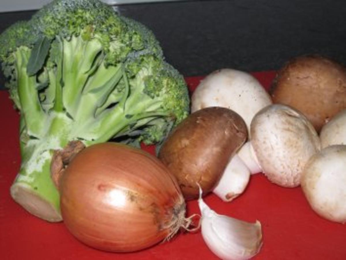 Spinat-Ricotta-Tortellini mit Broccoli-Champignon-Sauce - Rezept - Bild Nr. 2
