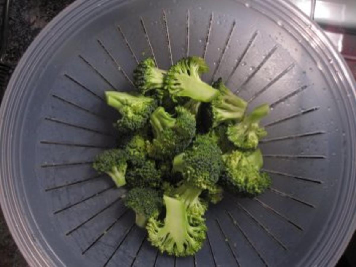 Spinat-Ricotta-Tortellini mit Broccoli-Champignon-Sauce - Rezept - Bild Nr. 6