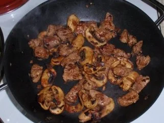 Gemüse-Nudeln mit gebratenen Filetstreifen und Champignons - Rezept - Bild Nr. 8