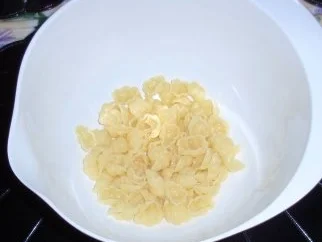 Nudelsalat mit gebratenen Schinkenstreifen- Champignons - Rezept - Bild Nr. 4