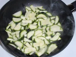 Rezept: Basmatireis-Bällchen mit scharfen Gemüse Bild Nr. 2 Basmatireis-Bällchen mit scharfen Gemüse - Rezept - Bild Nr. 2