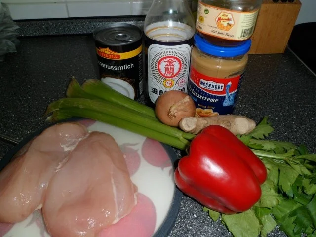 Rezept: Hähnchengeschnetzeltes in Kokos - Erdnuss - Soße Bild Nr. 2 Hähnchengeschnetzeltes in Kokos - Erdnuss - Soße - Rezept - Bild Nr. 2