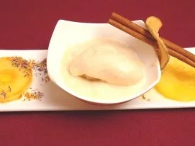 Rezept: Zimteis mit karamellisierten Calvadosäpfeln Zimteis mit karamellisierten Calvadosäpfeln - Rezept