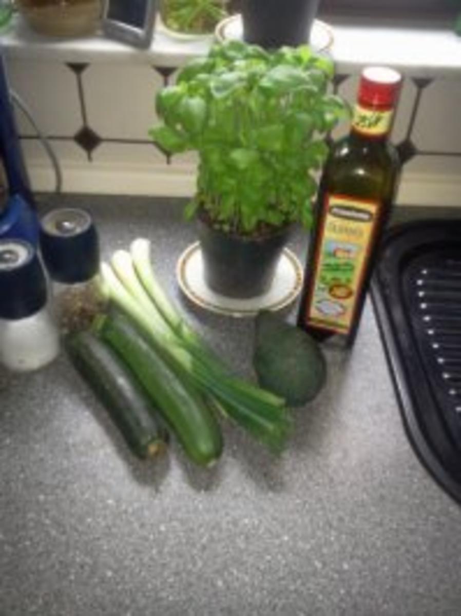 Gegrillter Lachs mit Zucchini-Avocado-Gemüse - Rezept - Bild Nr. 3
