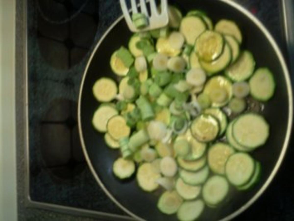 Gegrillter Lachs mit Zucchini-Avocado-Gemüse - Rezept - Bild Nr. 4