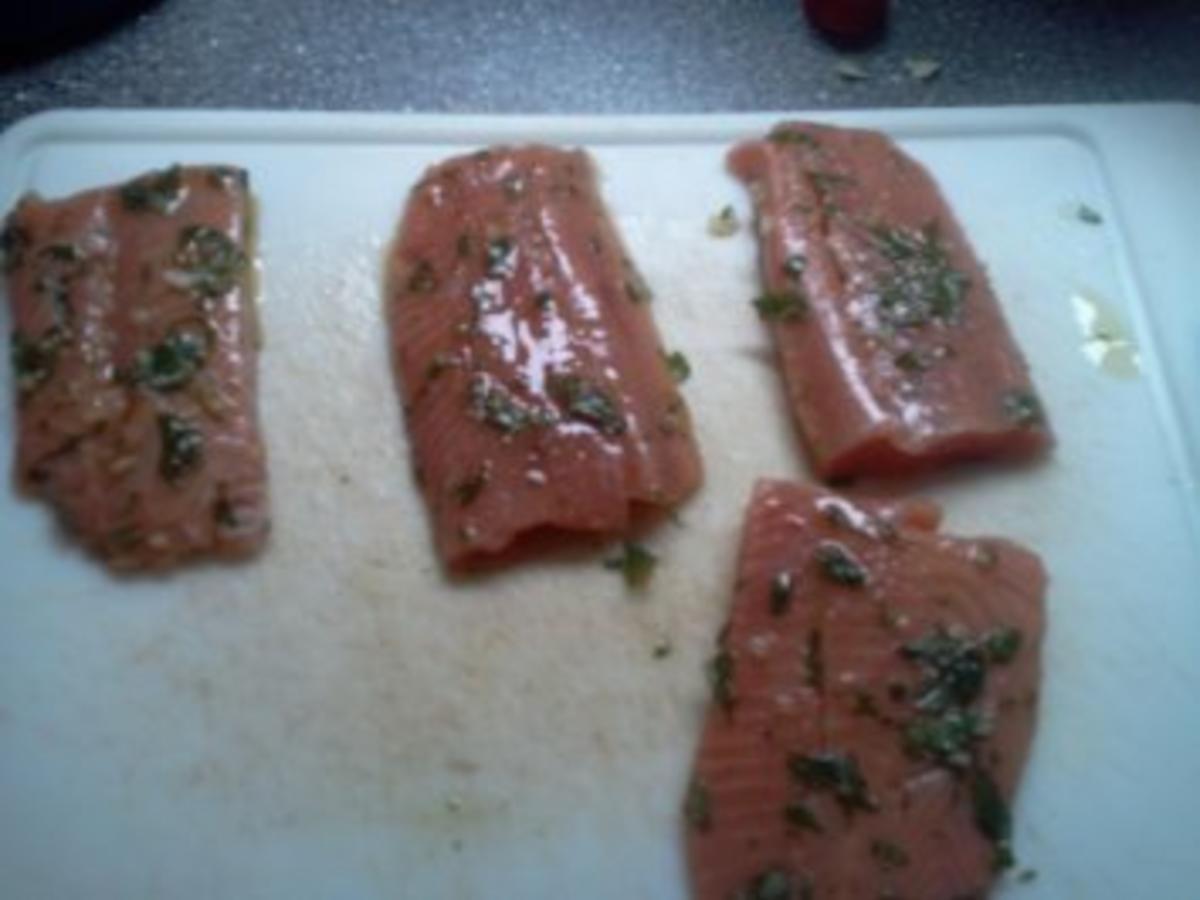 Gegrillter Lachs mit Zucchini Avocado Gemüse - schnell &amp; einfach - von ...