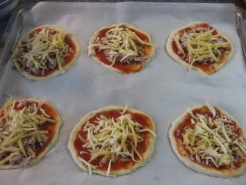 Rezept: Mini Pizzen Bild Nr. 8 Mini Pizzen - Rezept - Bild Nr. 8