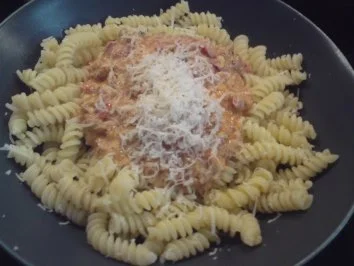 Rezept: Paprika-Frischkäse-Soße auf Spirelli Bild Nr. 2 Paprika-Frischkäse-Soße auf Spirelli - Rezept - Bild Nr. 2