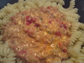 Rezept: Paprika-Frischkäse-Soße auf Spirelli Paprika-Frischkäse-Soße auf Spirelli - Rezept