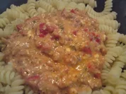 Paprika-Frischkäse-Soße auf Spirelli - Rezept