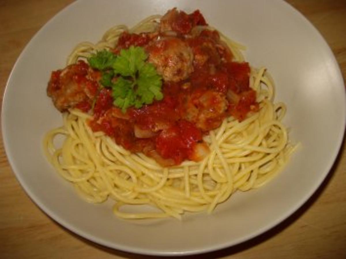 Hackbällchen in Tomatensauce - Rezept mit Bild - kochbar.de