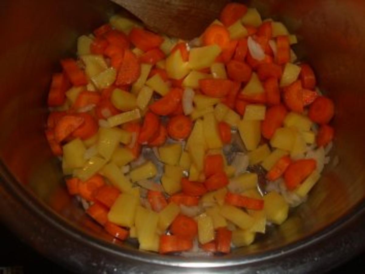 Eintöpfe: Gemüsetopf mit Würstchenscheiben - Rezept - Bild Nr. 3