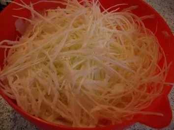 Rezept: Krautsalat mit Speck und Wurst Bild Nr. 2 Krautsalat mit Speck und Wurst - Rezept - Bild Nr. 2