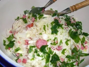 Rezept: Krautsalat mit Speck und Wurst Bild Nr. 7 Krautsalat mit Speck und Wurst - Rezept - Bild Nr. 7