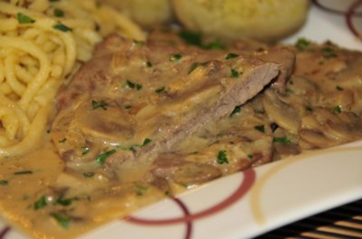 Bilder für Schnitzel vom Angusrind mit Champignon-Sahne-Sauce - Rezept