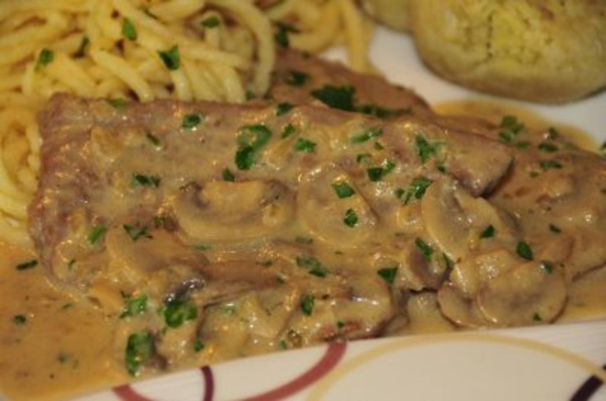 Schnitzel vom Angusrind mit Champignon-Sahne-Sauce - Rezept - Bild Nr. 5