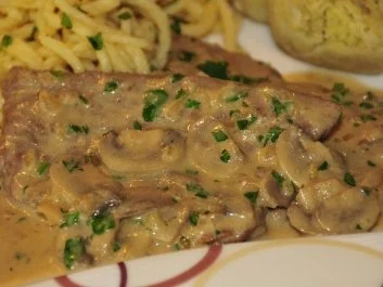 Rezept: Schnitzel vom Angusrind mit Champignon-Sahne-Sauce Bild Nr. 5 Schnitzel vom Angusrind mit Champignon-Sahne-Sauce - Rezept - Bild Nr. 5