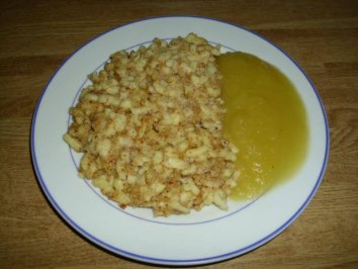 Schnelle Nuss-Brösel Spätzle - Rezept