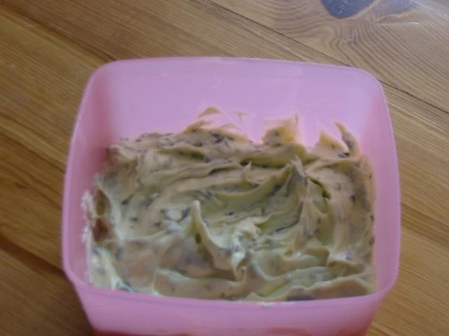 Rezept: Bärlauchbutter ala drigis Art Bild Nr. 3 Bärlauchbutter ala drigis Art - Rezept - Bild Nr. 3