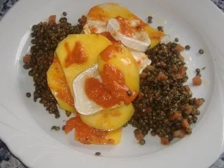 Linsensalat mit Ziegenkäse und Mango in Chili-Vinaigrette - Rezept