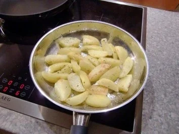 Rindersteak mit Zucchini-Möhrengemüse und Kartoffelrösti - Rezept - Bild Nr. 3