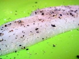 Gefüllte Schollenröllchen mit Rosmarin-Drillingen und Knoblauch-Zuckerschoten - Rezept - Bild Nr. 2