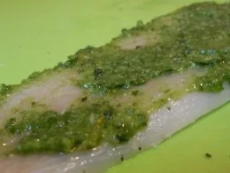 Gefüllte Schollenröllchen mit Rosmarin-Drillingen und Knoblauch-Zuckerschoten - Rezept - Bild Nr. 3